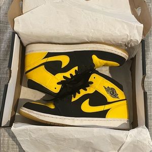 Nike Air Jordan 1 Retro Mid ‘New Love’ 2017 M Sz 9